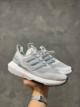 Adidas UltraBoost - Cinza Gelo