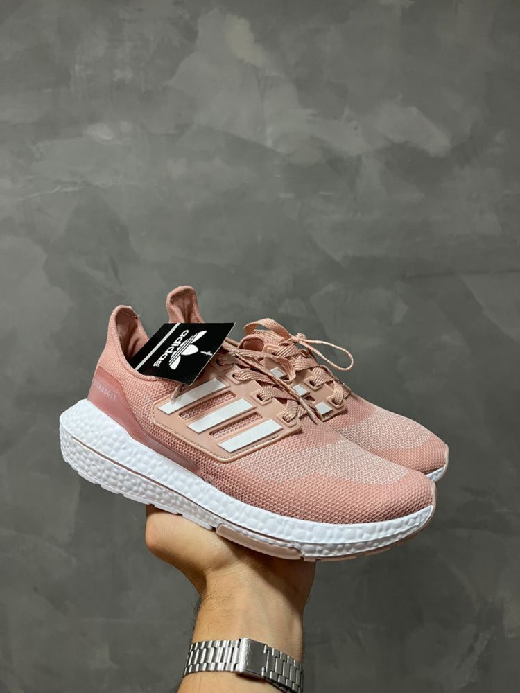 Adidas UltraBoost - Rosa