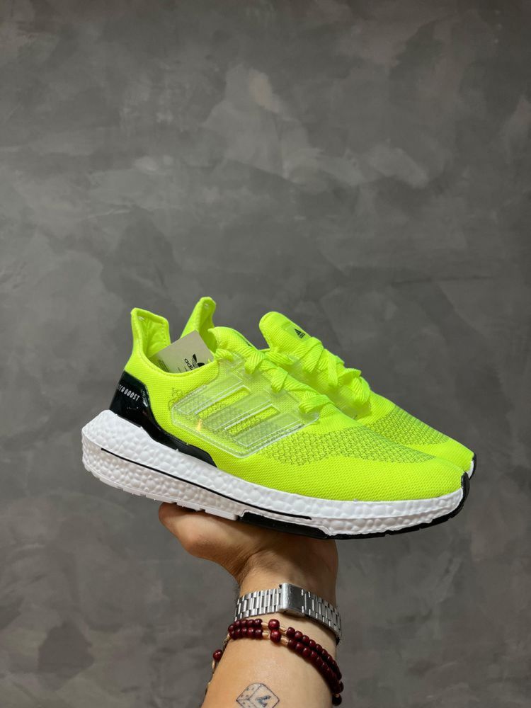 Adidas UltraBoost - Verde